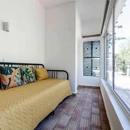 157, Pedras D'el Rei *